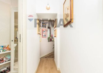 Hall / corridoio - Quadrilocale Via Napoleone Colajanni
 
69, Catania - foto 13