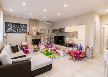 Soggiorno - Casa semi indipendente Via Vittorio Emanuele II
 
153, Acireale - foto 3