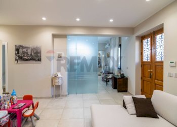 Soggiorno - Casa semi indipendente Via Vittorio Emanuele II
 
153, Acireale - foto 5