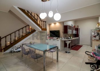 Sala da pranzo - Casa semi indipendente Via Vittorio Emanuele II
 
153, Acireale - foto 6