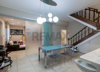 Sala da pranzo - Casa semi indipendente Via Vittorio Emanuele II
 
153, Acireale - foto 11