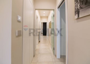 Hall / corridoio - Casa semi indipendente Via Vittorio Emanuele II
 
153, Acireale - foto 15