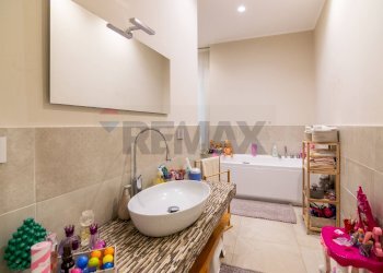 Bagno - Casa semi indipendente Via Vittorio Emanuele II
 
153, Acireale - foto 16