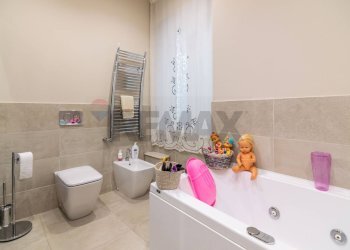 Bagno - Casa semi indipendente Via Vittorio Emanuele II
 
153, Acireale - foto 17