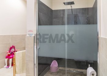 Bagno - Casa semi indipendente Via Vittorio Emanuele II
 
153, Acireale - foto 18