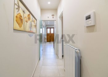 Hall / corridoio - Casa semi indipendente Via Vittorio Emanuele II
 
153, Acireale - foto 21