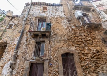 Edificio all\'aperto - Casa semi indipendente Via Calì
 
54-58, Caltagirone - foto 10