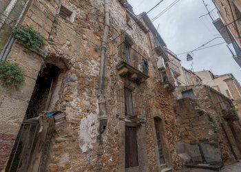 Edificio all\'aperto - Casa semi indipendente Via Calì
 
54-58, Caltagirone - foto 11