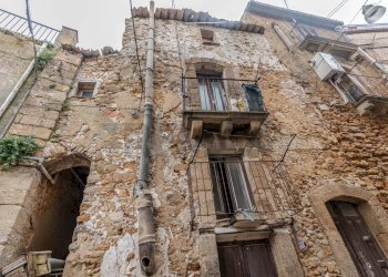 Edificio all\'aperto - Casa semi indipendente Via Calì
 
54-58, Caltagirone - foto 13