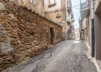 Edificio all\'aperto - Casa semi indipendente Via Calì
 
54-58, Caltagirone - foto 15