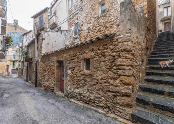 Edificio all\'aperto - Casa semi indipendente Via Calì
 
54-58, Caltagirone - foto 17