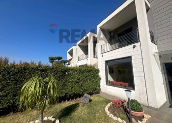 Casa all\'aperto - Villa a Schiera Via Vittorio Emanuele
 
2, Zafferana Etnea - foto 1