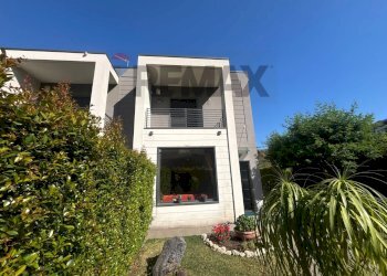 Casa all\'aperto - Villa a Schiera Via Vittorio Emanuele
 
2, Zafferana Etnea - foto 2