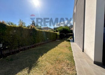 Giardino - Villa a Schiera Via Vittorio Emanuele
 
2, Zafferana Etnea - foto 3