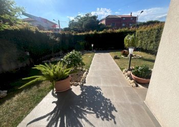 Giardino - Villa a Schiera Via Vittorio Emanuele
 
2, Zafferana Etnea - foto 4
