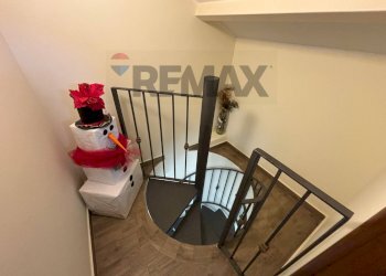 Scale - Villa a Schiera Via Vittorio Emanuele
 
2, Zafferana Etnea - foto 16