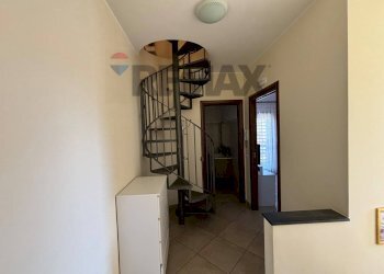 Scale - Villa a Schiera Via Vittorio Emanuele
 
2, Zafferana Etnea - foto 32