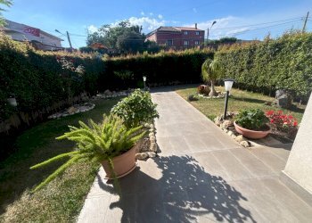 Giardino - Villa a Schiera Via Vittorio Emanuele
 
2, Zafferana Etnea - foto 47