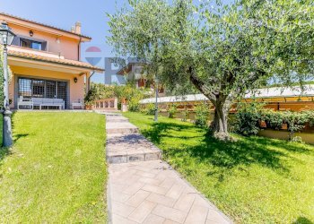 Giardino - Semi-detached house VIA MARINA DI SORSO
 
25, Fiumicino - photo 2