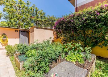 Giardino - Semi-detached house VIA MARINA DI SORSO
 
25, Fiumicino - photo 10
