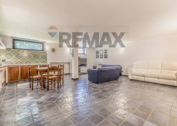 Sala da pranzo - Semi-detached house VIA MARINA DI SORSO
 
25, Fiumicino - photo 43
