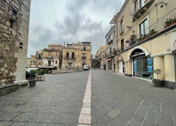 Edificio all\'aperto - Locale Commerciale corso umberto
227, Taormina - foto 1