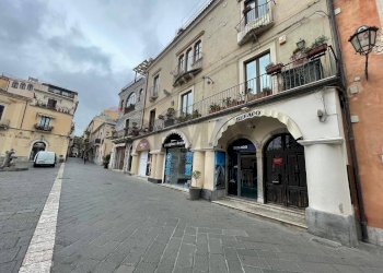 Edificio all\'aperto - Locale Commerciale corso umberto
227, Taormina - foto 3