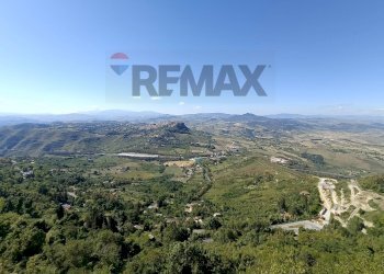 Vista delle montagne - Appartamento Viale Paolo e Caterina Savoca
68, Enna - foto 19
