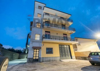 Edificio all\'aperto - Appartamento Via Stazione Motta
 
81, Motta Sant'Anastasia - foto 2