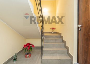 Scale - Appartamento Via Stazione Motta
 
81, Motta Sant'Anastasia - foto 3
