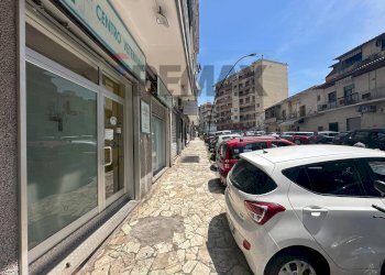 Edificio all\'aperto - Locale Commerciale Via Tiberio
32, Napoli - foto 3