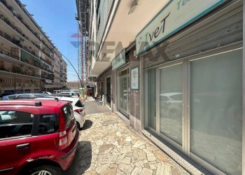 Edificio all\'aperto - Locale Commerciale Via Tiberio
32, Napoli - foto 4