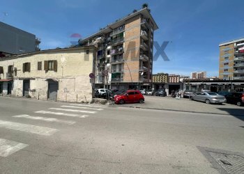 Edificio all\'aperto - Locale Commerciale Via Tiberio
32, Napoli - foto 13