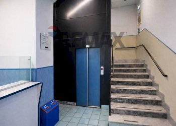 Ricezione / Lobby - Stabile - Palazzo via Taddeo da Sessa
75, Napoli - foto 9