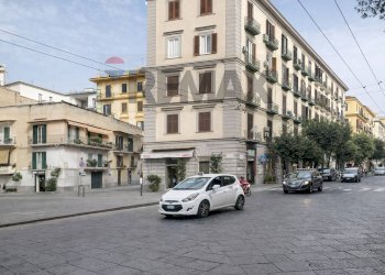 Edificio all\'aperto - Commercial Premises via Carlo Pisacane
29, Napoli - photo 2