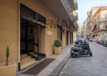 Edificio all\'aperto - Commercial Premises via Carlo Pisacane
29, Napoli - photo 6