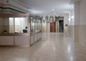 Ricezione / Lobby - Commercial Premises via Carlo Pisacane
29, Napoli - photo 8
