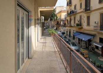 Balcone - Commercial Premises via Carlo Pisacane
29, Napoli - photo 32