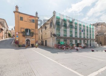 Edificio all\'aperto - Appartamento Via Cesare Battisti
 
135, Farnese - foto 2