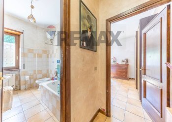 Hall / corridoio - Three-room apartment Via Fanzolo, Roma - photo 25