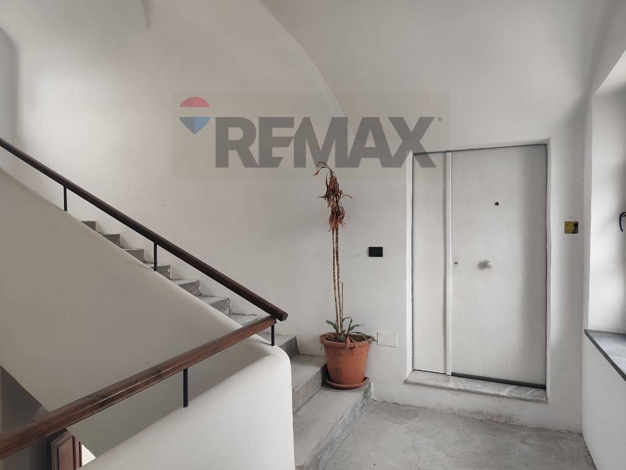 Scale - Two-room apartment Via Nuova Detta Palmentiello
130, Napoli - photo 2