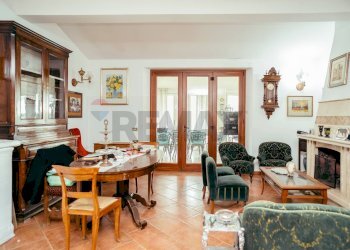 Sala da pranzo - Villa Via Di Santa Maria Di Galeria
504, Roma - photo 4