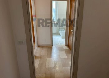 Hall / corridoio - Three-room apartment Viale Vittorio Veneto
 
9, Gallarate - photo 14