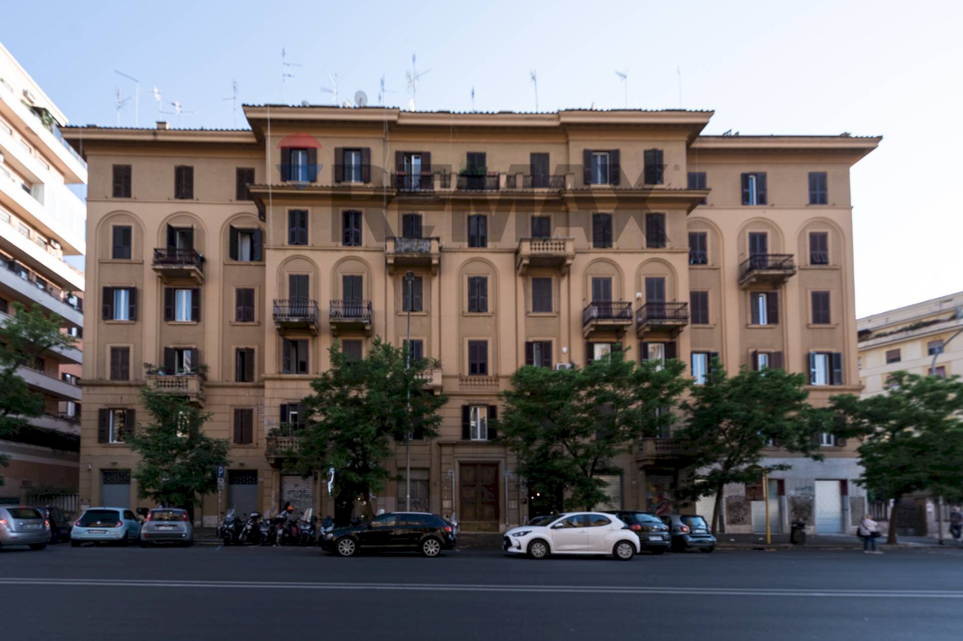 Edificio all\'aperto - Apartment Via taranto
 
178, Roma - photo 1