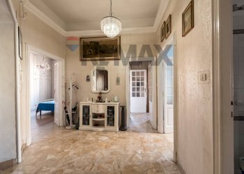 Hall / corridoio - Apartment Via taranto
 
178, Roma - photo 12