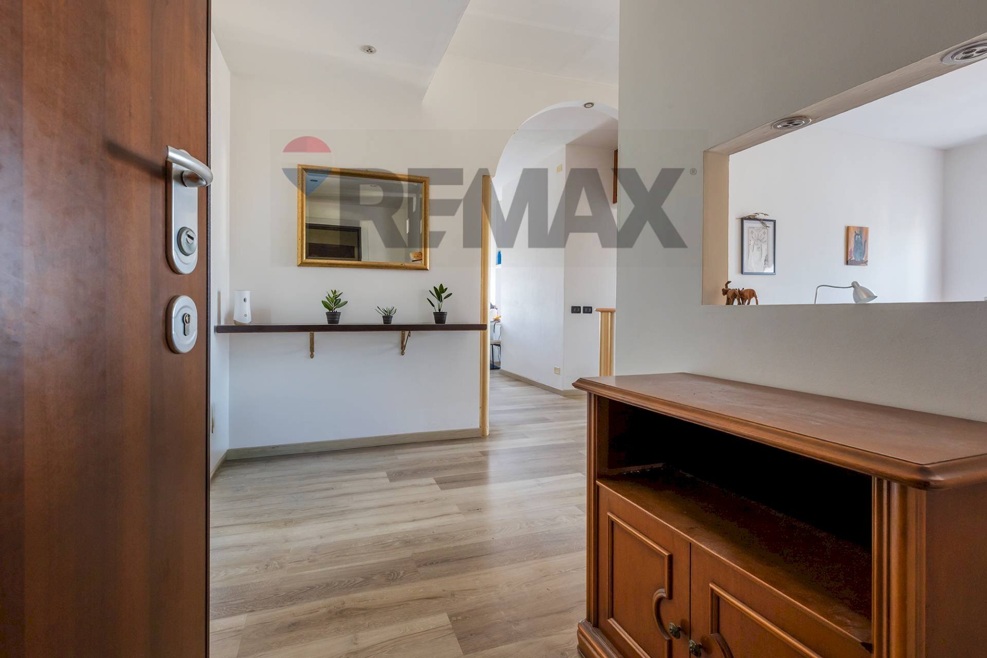 Hall / corridoio - Two-room apartment Via Per Crenna
19, Cardano al Campo - photo 2