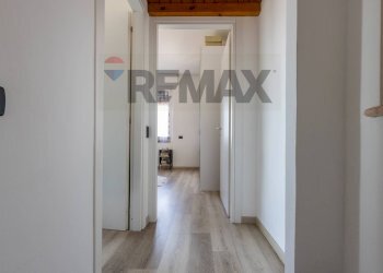 Hall / corridoio - Appartamento Via Per Crenna
 
19, Cardano al Campo - foto 13