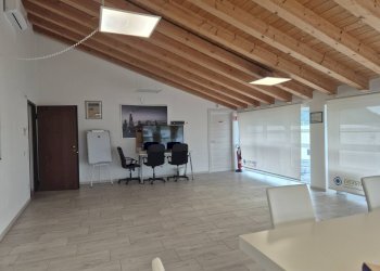 Foto 4 - Office LOCALITA' VARESCHE
 
36, Costermano sul Garda - photo 4