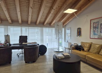 Foto 1 - Office via varesche
 
36, Costermano sul Garda - photo 1