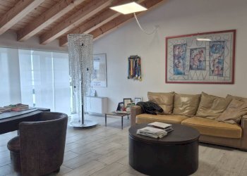 Foto 3 - Office via varesche
 
36, Costermano sul Garda - photo 3